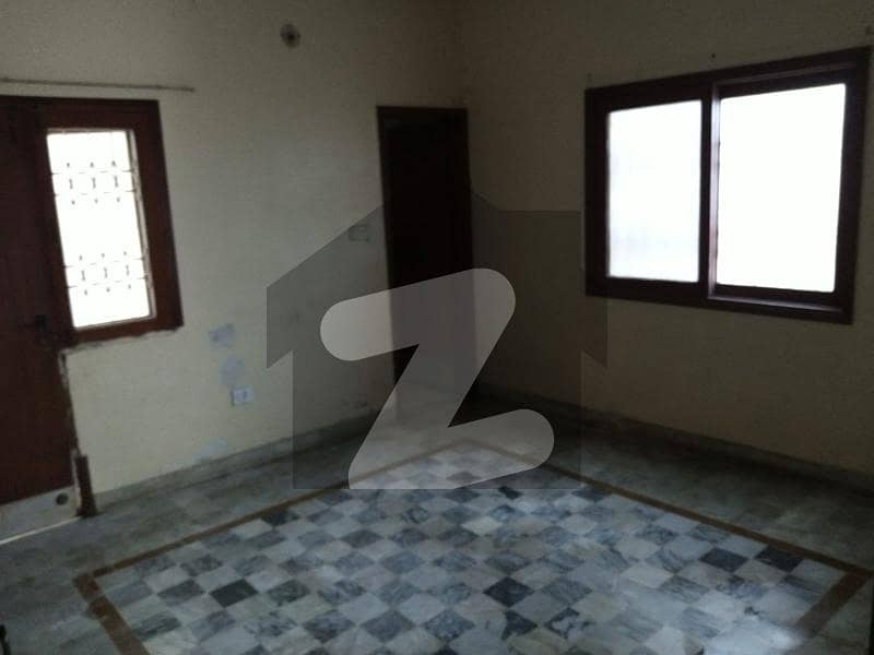 Gulshan-E-Iqbal Block 13D-1 Prime Location Commercial House 240 Sq Yard Ground 1 House Available For Rent .