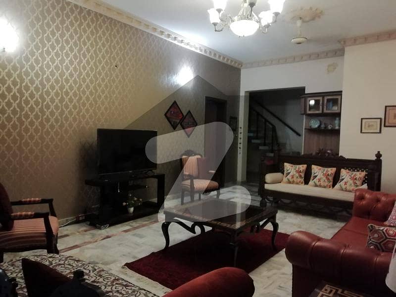ٹیک سوسائٹی لاہور میں 6 کمروں کا 17 مرلہ مکان 5.25 کروڑ میں برائے فروخت۔