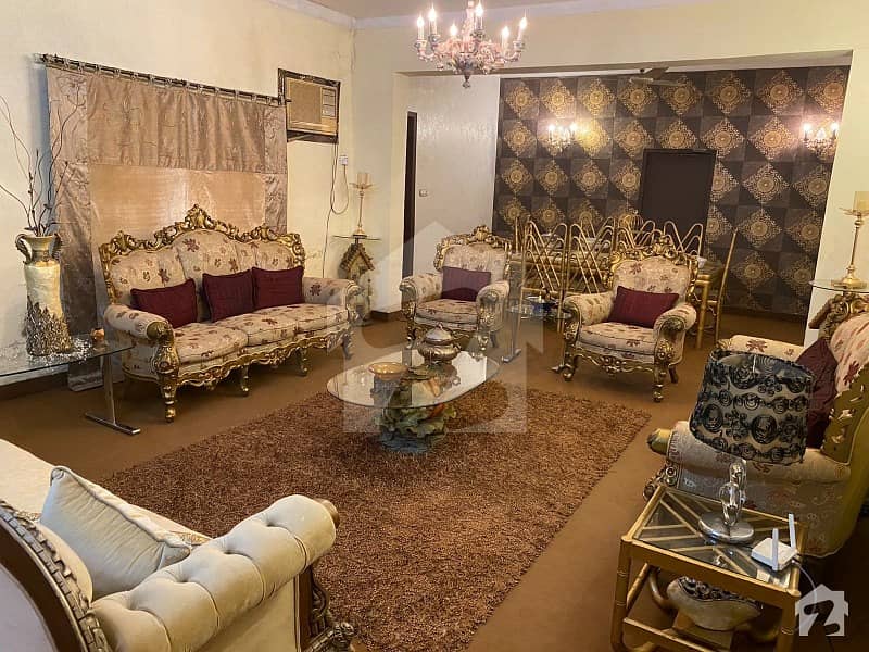 گلبرگ 3 - بلاک جے گلبرگ 3 گلبرگ لاہور میں 6 کمروں کا 1.6 کنال مکان 5.5 کروڑ میں برائے فروخت۔
