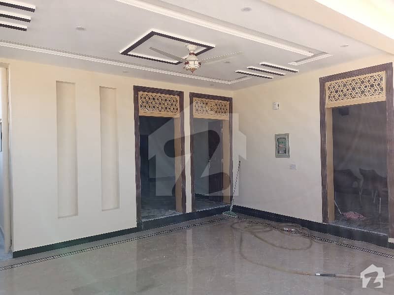 ٹاپ سٹی 1 اسلام آباد میں 5 کمروں کا 10 مرلہ مکان 3.75 کروڑ میں برائے فروخت۔