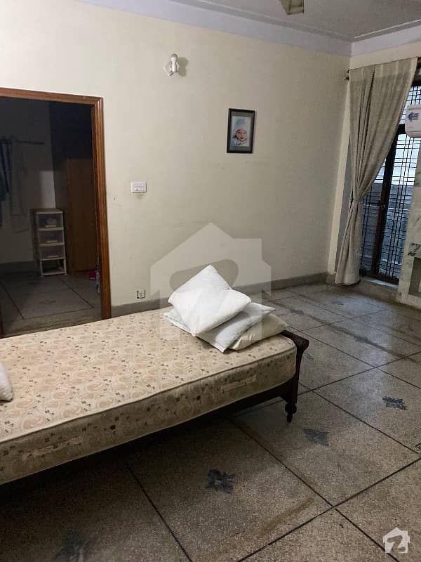 ماڈل ٹاؤن لِنک روڈ ماڈل ٹاؤن لاہور میں 3 کمروں کا 6 مرلہ مکان 1.8 کروڑ میں برائے فروخت۔