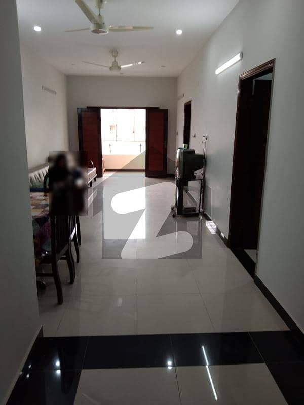 طارق روڈ کراچی میں 3 کمروں کا 7 مرلہ بالائی پورشن 2.5 کروڑ میں برائے فروخت۔