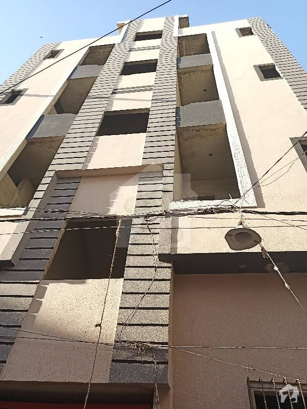 گجر چوک کراچی میں 2 کمروں کا 4 مرلہ فلیٹ 3.5 کروڑ میں برائے فروخت۔