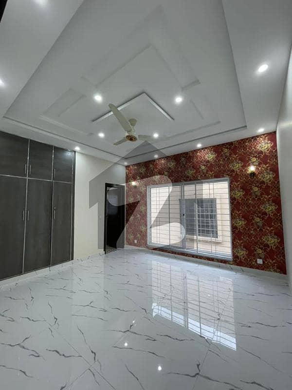بحریہ ٹاؤن جاسمین بلاک بحریہ ٹاؤن سیکٹر سی بحریہ ٹاؤن لاہور میں 10 مرلہ عمارت 5.59 کروڑ میں برائے فروخت۔