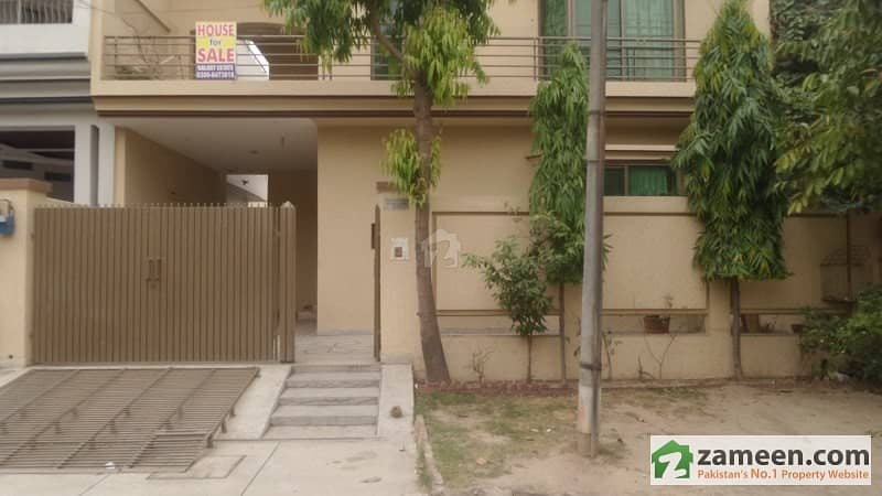 Old Double Storey House For Rent At Good Location