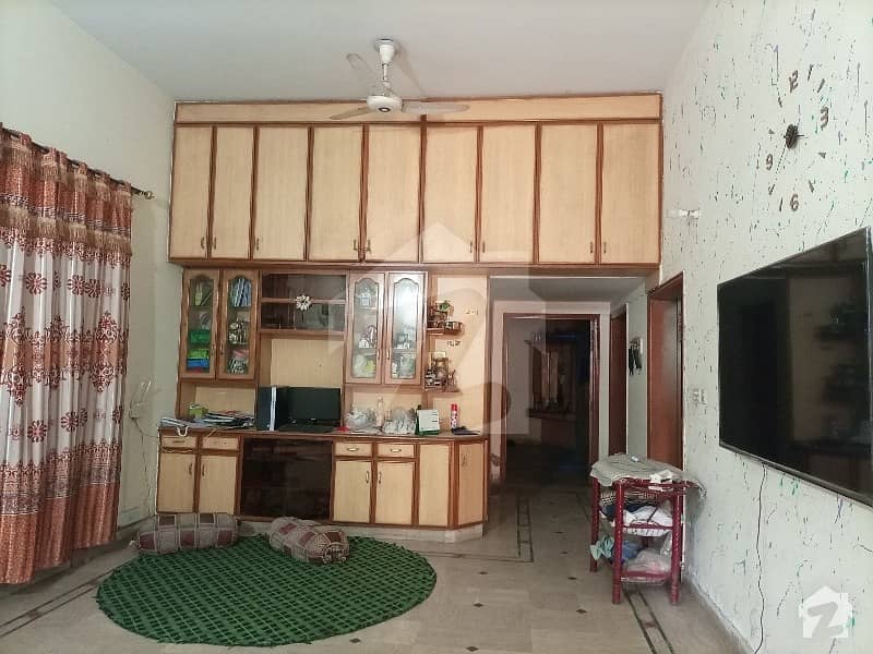 پی اے ایف آفیسرز کالونی کینٹ لاہور میں 3 کمروں کا 12 مرلہ مکان 2.3 کروڑ میں برائے فروخت۔