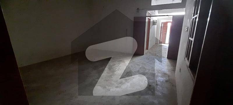 200yards Ground Floor Portion Vacant Main Kamran Chowrangi