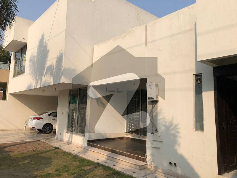 کینال ویو بلاک اے کینال ویو لاہور میں 5 کمروں کا 1.1 کنال مکان 5.25 کروڑ میں برائے فروخت۔
