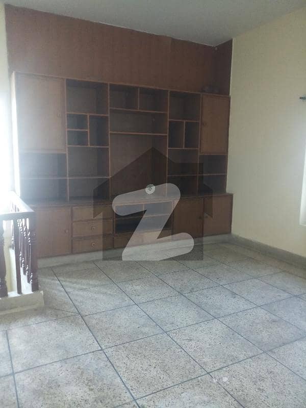 4725 Square Feet Spacious Building Is Available In Batala Colony For Rent
