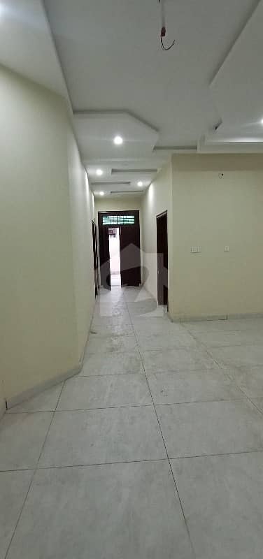 المجید پیراڈایئز رفیع قمر روڈ بہاولپور میں 5 کمروں کا 10 مرلہ مکان 1.6 کروڑ میں برائے فروخت۔