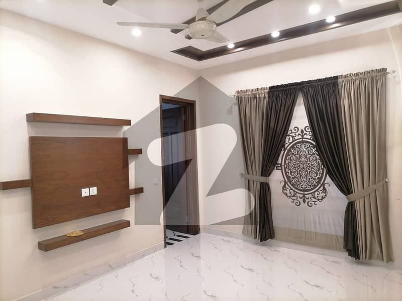 جزاک سٹی ملتان روڈ لاہور میں 7 کمروں کا 10 مرلہ مکان 2.5 کروڑ میں برائے فروخت۔