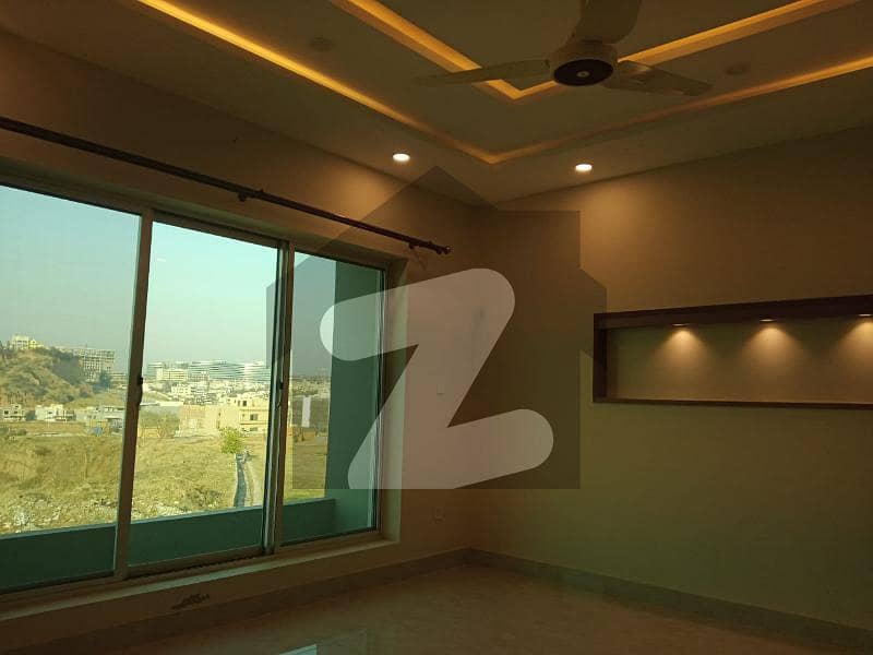 زراج ہاؤسنگ سکیم اسلام آباد میں 4 کمروں کا 12 مرلہ مکان 1.2 لاکھ میں کرایہ پر دستیاب ہے۔