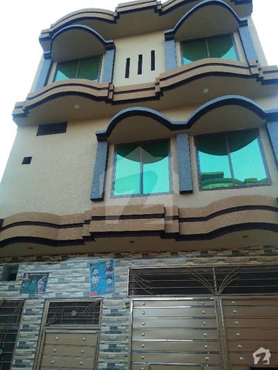حاجی ٹاؤن پشاور میں 6 کمروں کا 5 مرلہ مکان 1.5 کروڑ میں برائے فروخت۔