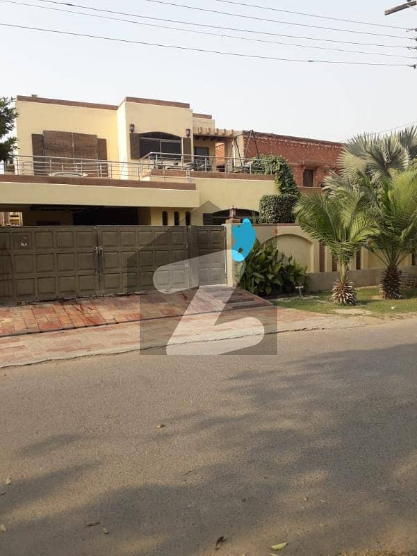 17 Marla Well Maintained 5 Bedroom House At Gated Society