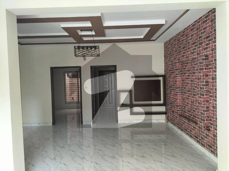 3.5 Marla Flat For Rent Available In Mohafiz Town