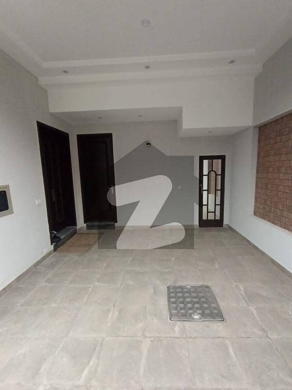 اسٹیٹ لائف ہاؤسنگ فیز 1 اسٹیٹ لائف ہاؤسنگ سوسائٹی لاہور میں 3 کمروں کا 5 مرلہ مکان 60 ہزار میں کرایہ پر دستیاب ہے۔