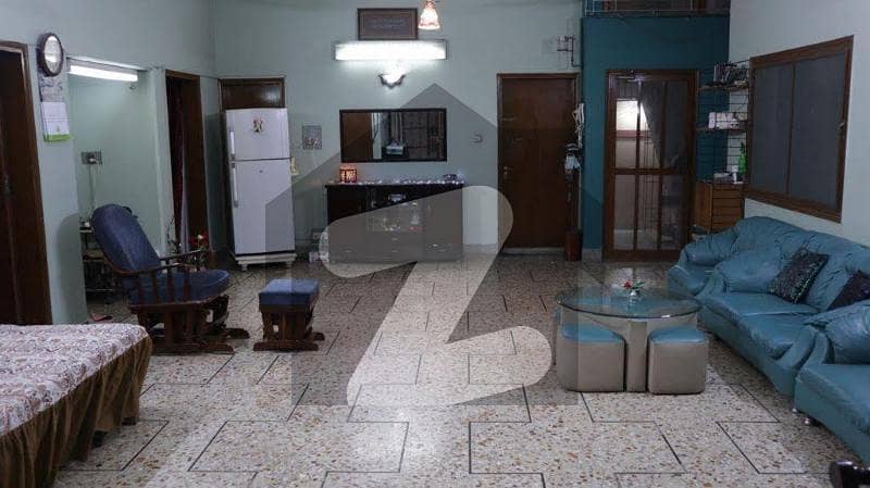 طاہر ولا کراچی میں 6 کمروں کا 16 مرلہ مکان 6.5 کروڑ میں برائے فروخت۔