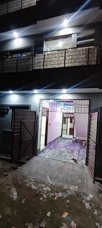 ورسک روڈ پشاور میں 4 کمروں کا 3 مرلہ مکان 30 ہزار میں کرایہ پر دستیاب ہے۔