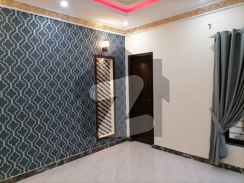 شالیمار ٹاؤن لاہور میں 3 کمروں کا 5 مرلہ مکان 90 لاکھ میں برائے فروخت۔