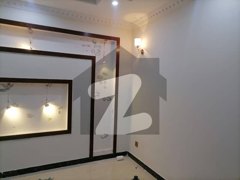 شالیمار ٹاؤن لاہور میں 3 کمروں کا 5 مرلہ مکان 92 لاکھ میں برائے فروخت۔
