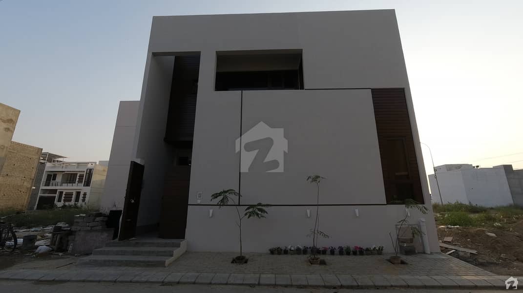 ڈی ایچ اے فیز 8 ڈی ایچ اے کراچی میں 4 کمروں کا 5 مرلہ مکان 5.75 کروڑ میں برائے فروخت۔