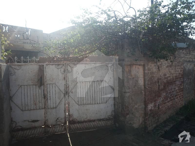 Old House Is Available For Sale On Main Haran Minar Road Near To Five Star Colony