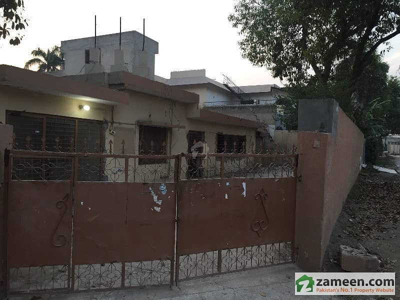 Prime Location Corner 2 Kanal Old Bungalow For Sale