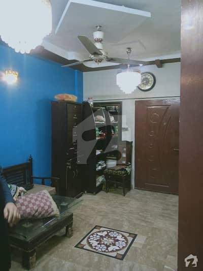 یونیورسٹی روڈ کراچی میں 3 کمروں کا 5 مرلہ فلیٹ 70 لاکھ میں برائے فروخت۔