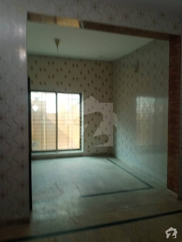 جوہر ٹاؤن فیز 2 - بلاک آر1 جوہر ٹاؤن فیز 2 جوہر ٹاؤن لاہور میں 3 کمروں کا 7 مرلہ فلیٹ 30 ہزار میں کرایہ پر دستیاب ہے۔