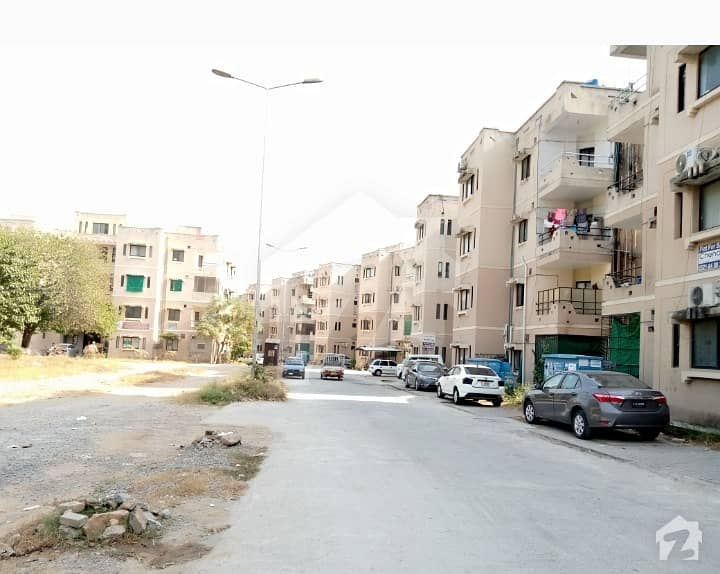 Room For Rent In Flat G-11-4 Room For Rent In Flat G-11-4