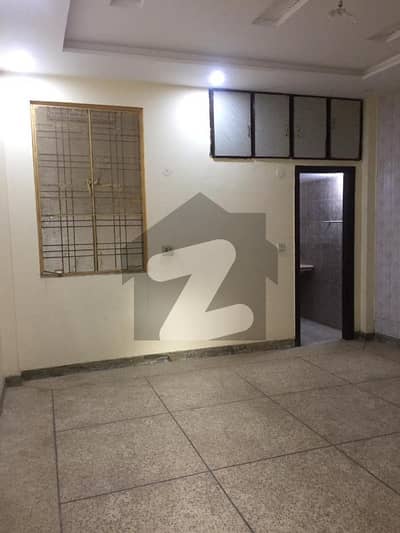 یتیم خانہ چوک ملتان روڈ لاہور میں 2 کمروں کا 3 مرلہ فلیٹ 33 لاکھ میں برائے فروخت۔