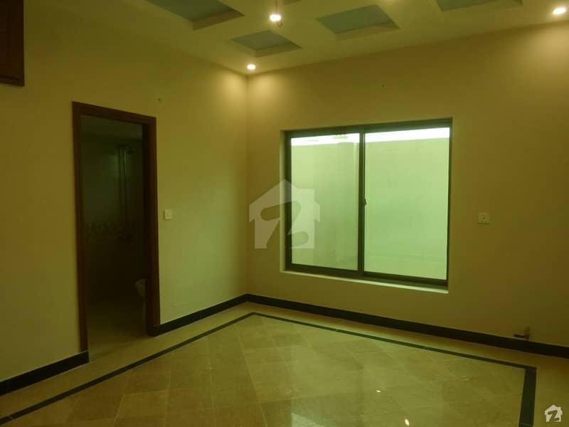 600 Square Feet Flat For Sale In Rs 4,500,000 Only