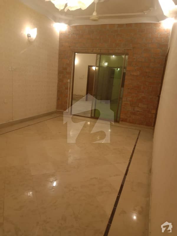 کلفٹن ۔ بلاک 2 کلفٹن کراچی میں 3 کمروں کا 12 مرلہ زیریں پورشن 1.3 لاکھ میں کرایہ پر دستیاب ہے۔