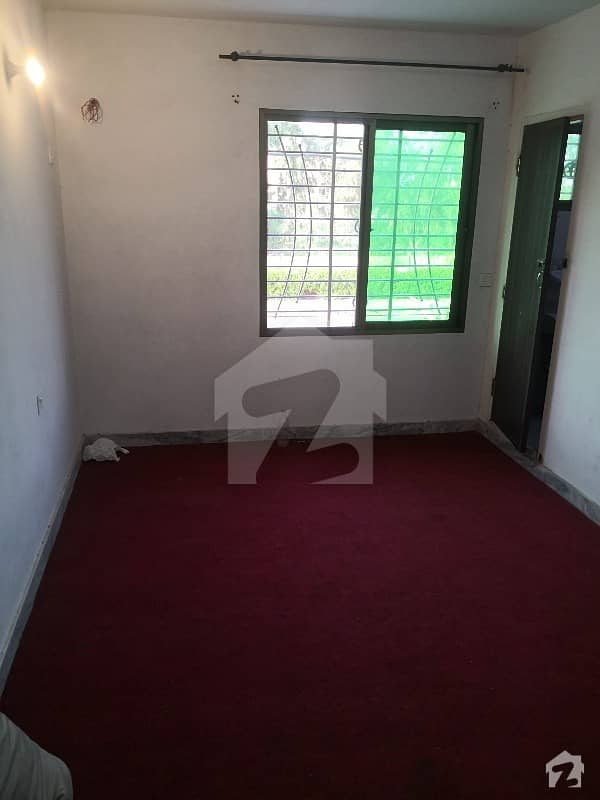 1 Room Flat Available For Rent