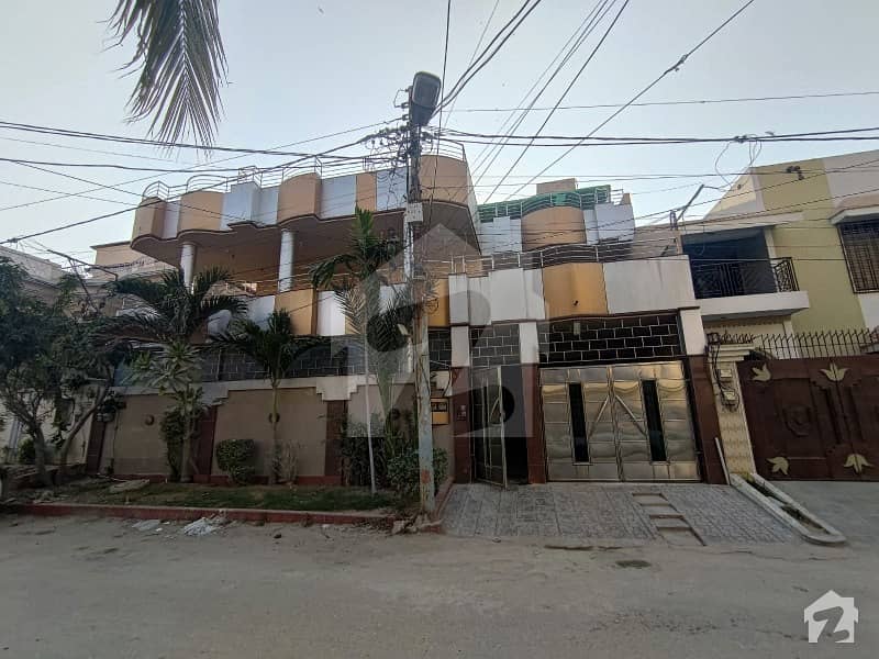 Double Storey Bungalow Available For Sale In Block 7 University Road Gulstan-johar