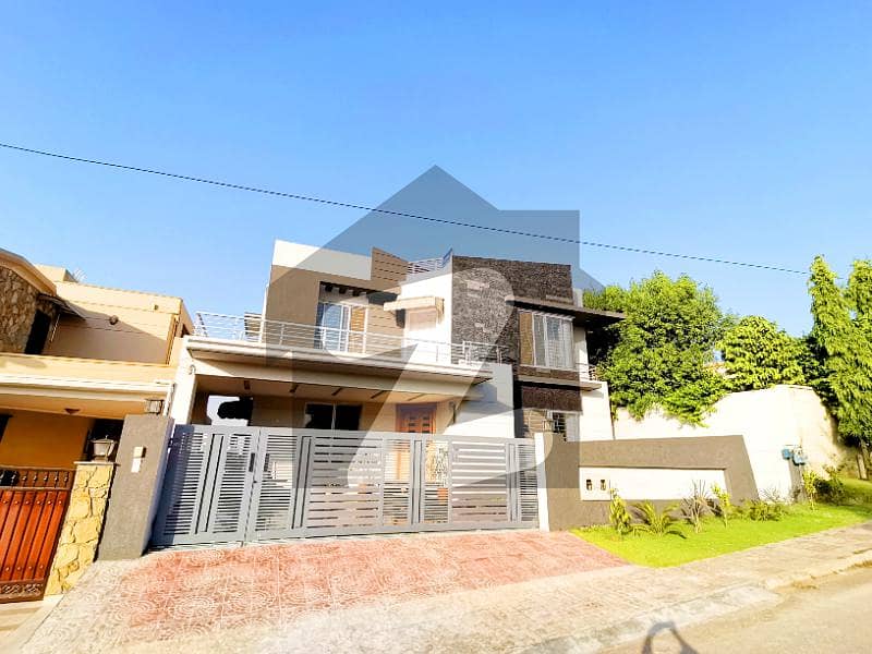 1 Kanal Brand New House Up For Rent