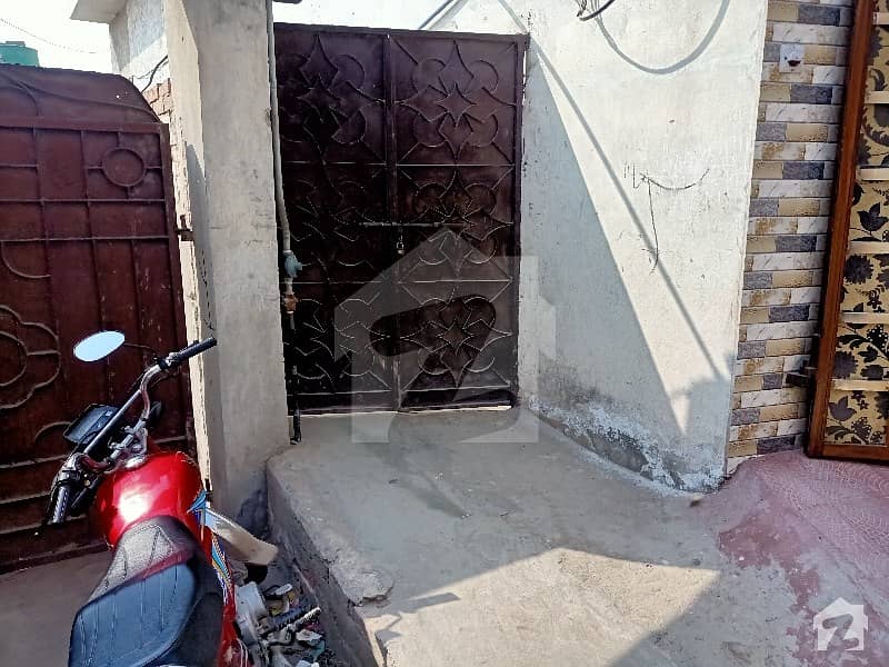 سورج کنڈ روڈ ملتان میں 2 کمروں کا 3 مرلہ مکان 57 لاکھ میں برائے فروخت۔