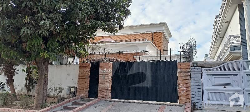 Double Storey 666 Sq Yard Corner House Is For Sale In I-8/3