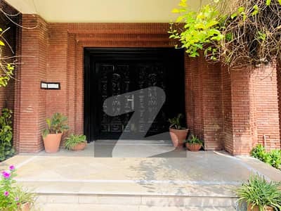 ٹیک سوسائٹی لاہور میں 5 کمروں کا 2 کنال مکان 3.99 لاکھ میں کرایہ پر دستیاب ہے۔