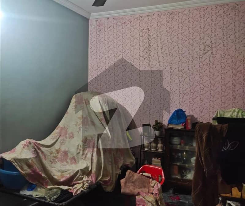 بسطامی روڈ سمن آباد لاہور میں 3 کمروں کا 2 مرلہ مکان 43 لاکھ میں برائے فروخت۔
