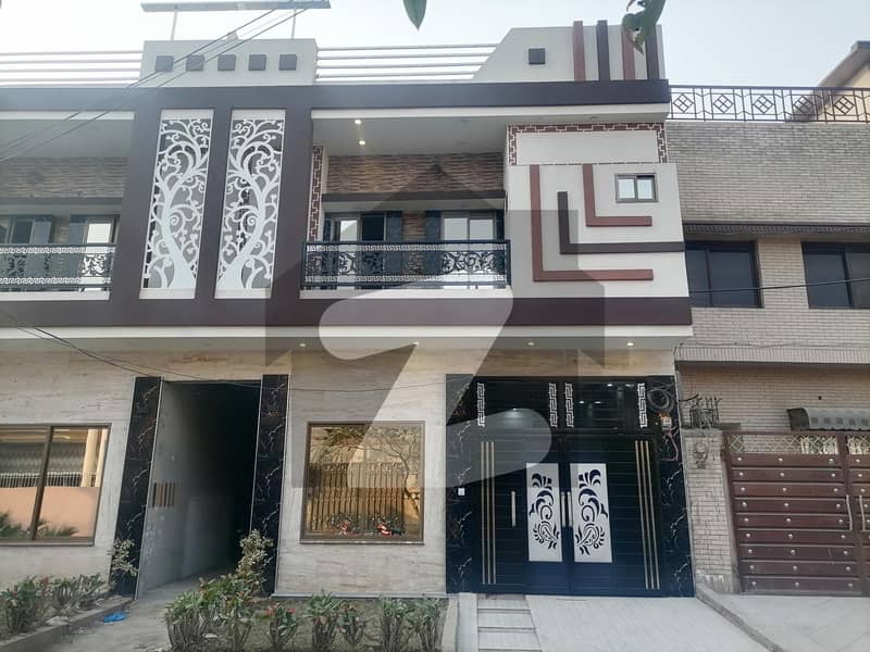 نیو سمن آباد لاہور میں 5 کمروں کا 4 مرلہ مکان 1.85 کروڑ میں برائے فروخت۔