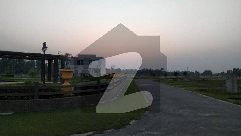 سینٹرل پارک ہاؤسنگ سکیم لاہور میں 1 کنال رہائشی پلاٹ 1.4 کروڑ میں برائے فروخت۔