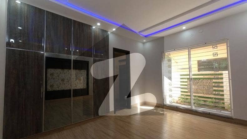 House 1 Kanal For rent In Tricon Village