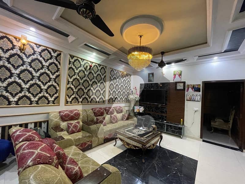 ماڈل ٹاؤن ۔ بلاک ای ماڈل ٹاؤن لاہور میں 5 کمروں کا 1 کنال مکان 5.7 کروڑ میں برائے فروخت۔