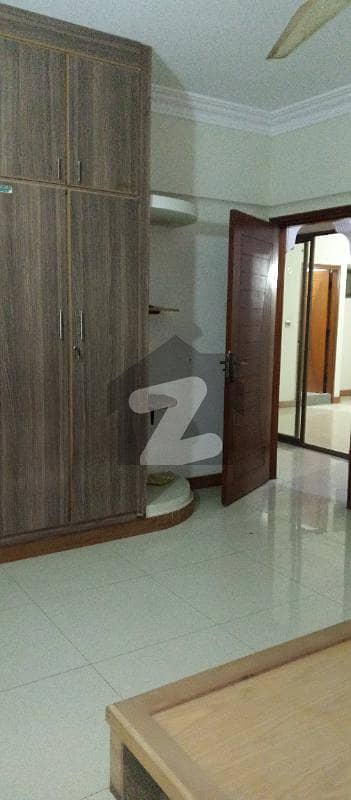 غِزری کراچی میں 4 کمروں کا 8 مرلہ فلیٹ 1.9 کروڑ میں برائے فروخت۔