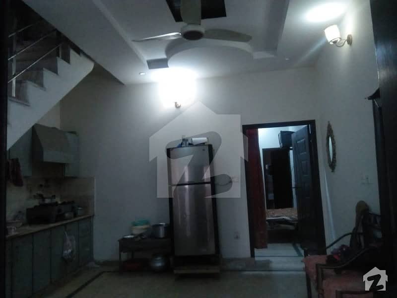 عمر کالونی لاہور میں 3 کمروں کا 3 مرلہ مکان 1.15 کروڑ میں برائے فروخت۔