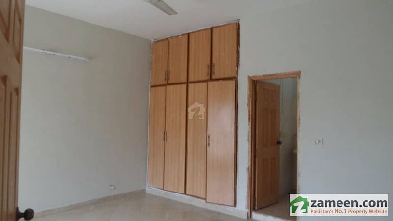 عسکری 12 راولپنڈی میں 4 کمروں کا 10 مرلہ مکان 3.15 کروڑ میں برائے فروخت۔