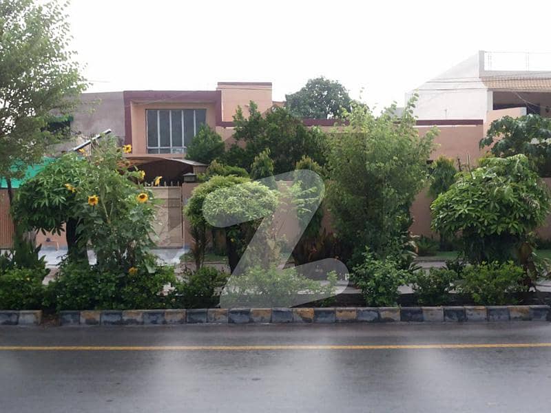 فیصل ٹاؤن ۔ بلاک سی فیصل ٹاؤن لاہور میں 4 کمروں کا 1 کنال مکان 13.75 کروڑ میں برائے فروخت۔