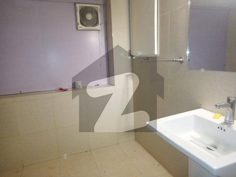 گلبرگ لاہور میں 3 کمروں کا 14 مرلہ مکان 2.75 لاکھ میں کرایہ پر دستیاب ہے۔