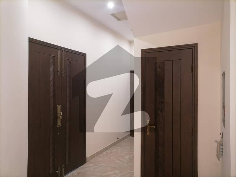 ویلینشیاء ۔ بلاک کے1 ویلینشیاء ہاؤسنگ سوسائٹی لاہور میں 5 کمروں کا 10 مرلہ مکان 3.25 کروڑ میں برائے فروخت۔